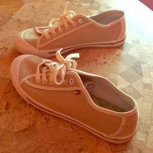 Tommy Hilfiger canvass shoes